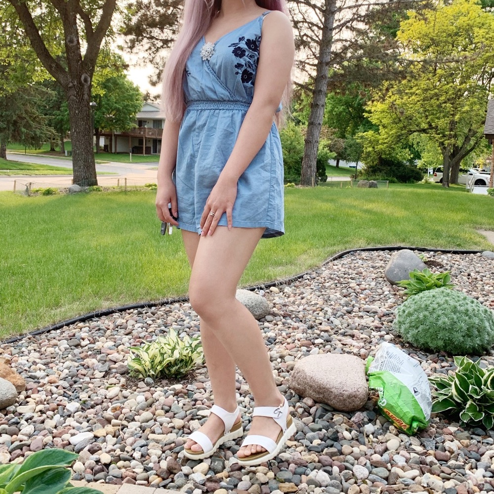 Love Tree Romper Women’s size Large